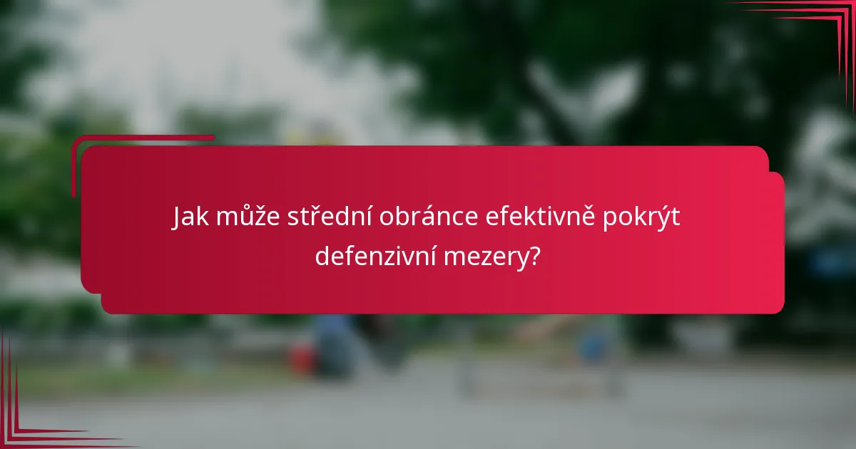 Jak může střední obránce efektivně pokrýt defenzivní mezery?